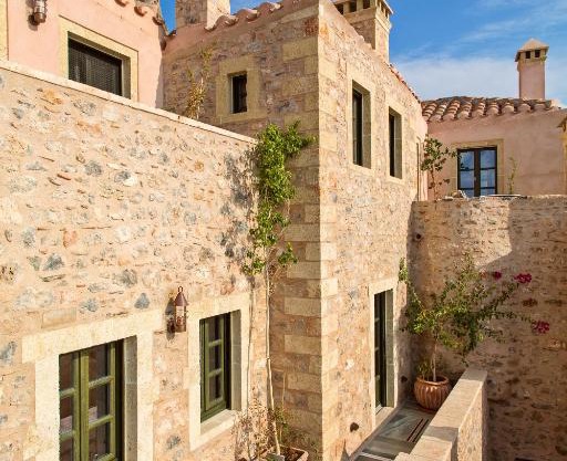 Moni Emvasis Luxury Suites