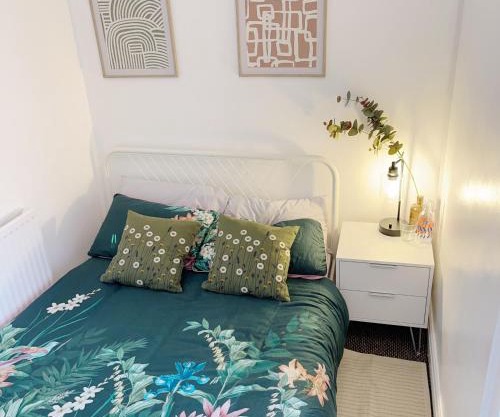 Monk's Lodge Private En-suite Room CV1