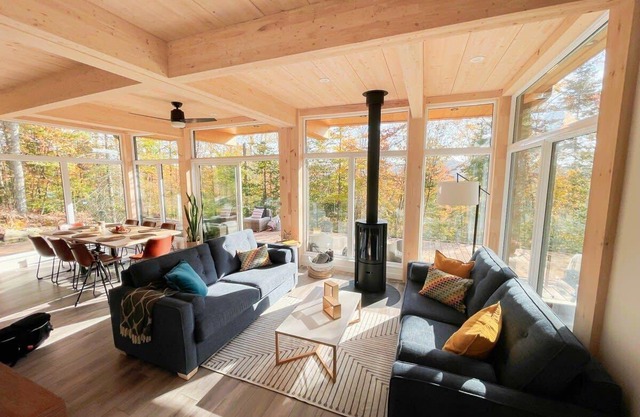 Mont Tremblant Escape, Deck, BBQ, Fire Pit