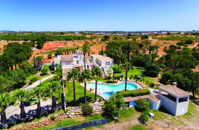 Monte Da Poupa is a 7 bedroom 10 minutes drive from the beach