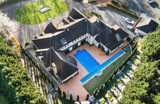 Montfort Manor