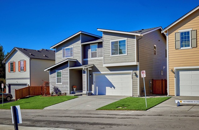 Monthly Rentals @ NEW LUX Modern 4 bd/3 ba Fully Stocked!