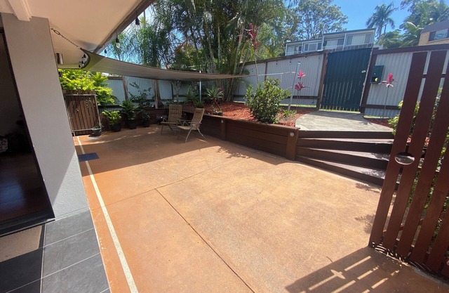 Mooloolaba - Single storey house, 11 minute walk to the patrolled swimming beach