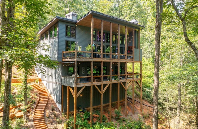 *Moonlight Waters Lodge*Lux|CreekFront|HotTub|Game