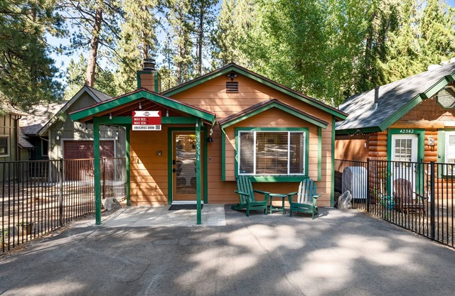 Moonridge Pines Cabin +Fireplace + 5 min to Summit