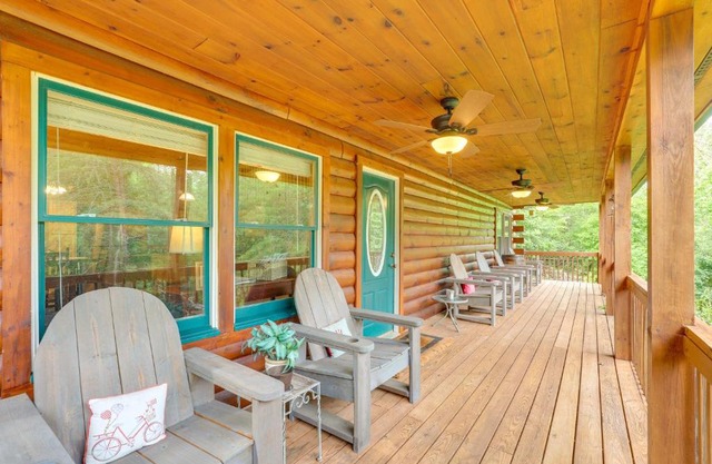 Moonshine Manor Cabin with Hot Tub, Near Lake Lure