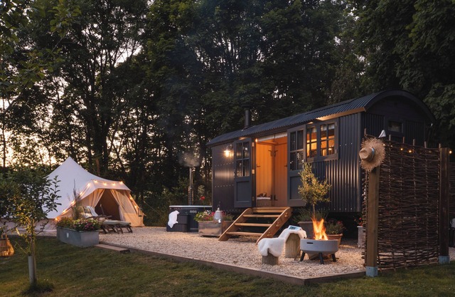 MOONSHINE, pet friendly, country holiday cottage in Truro