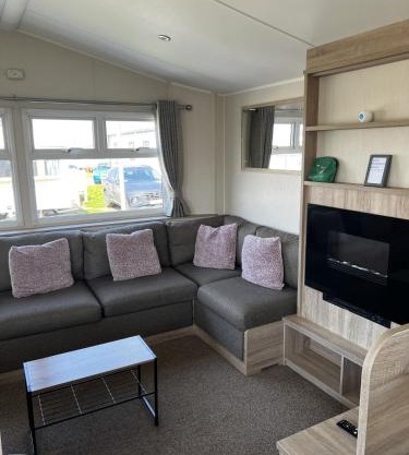 MOONSTONE Lymington