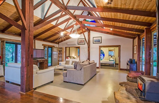 MOONWOOD STUDIO- YALLINGUP Vines & bushland surrounds. 2 bedroom 2 bathroom