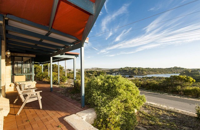 Moore Views - Stunning River Views