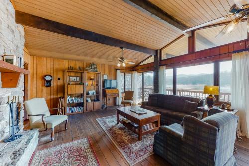 Morris Villa Upper