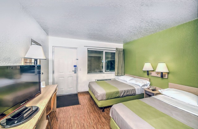 Motel 6 – Colorado Springs, CO – South/Metro Area