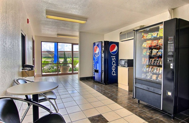Motel 6 Kingsville, TX