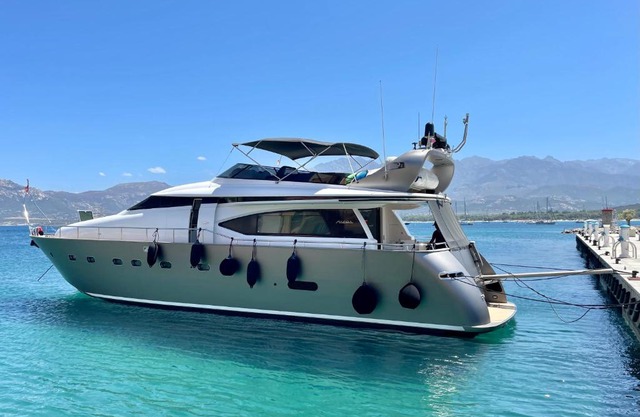 MotorYacht 21 avec équipage
