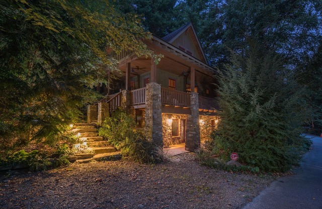 Mountain Gem I Pet Friendly Luxury Cottage in Cheshire Village