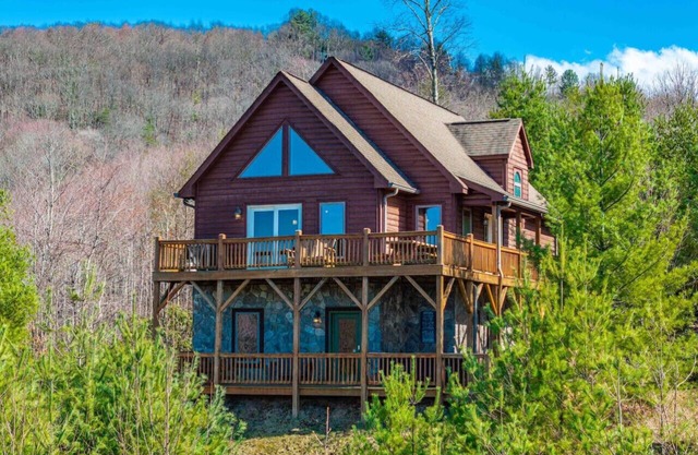 Mountain Getaway near Boone, Hot Tub, and Gorgeous Views!