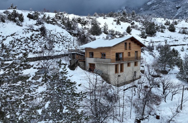 Mountain house with breathtaking view of the Guil river