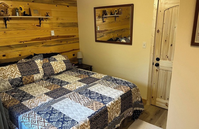 Mountain Peaks Inn, SILVER PEAK SUITE, Downtown Hill City