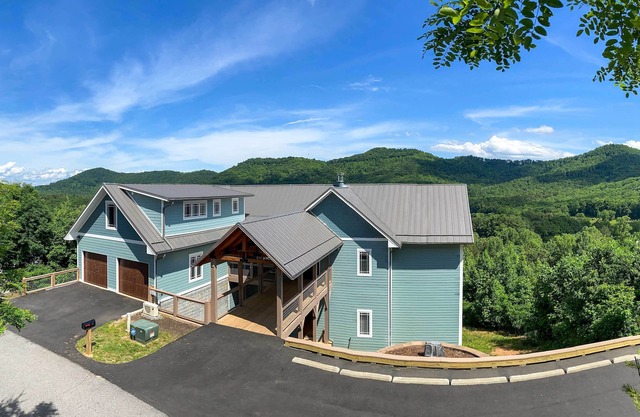 Mountain Refuge w/View, 12 Mi to Asheville!