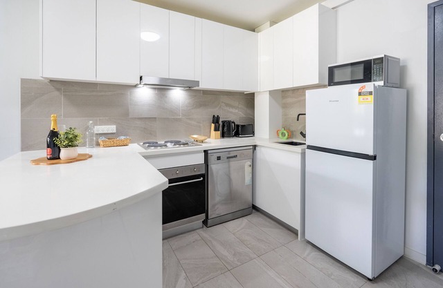 Mountain View Serenity Apartment - Great Location, Fully furnished w Amenities