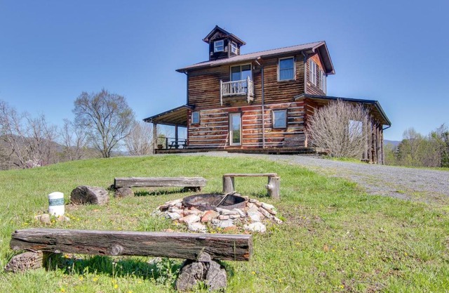 Mountain View and Fire Pit Rustic Marshall Getaway!