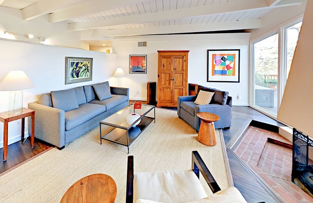 Mountain-view oasis with hidden garden patios - walk to trails & lake
