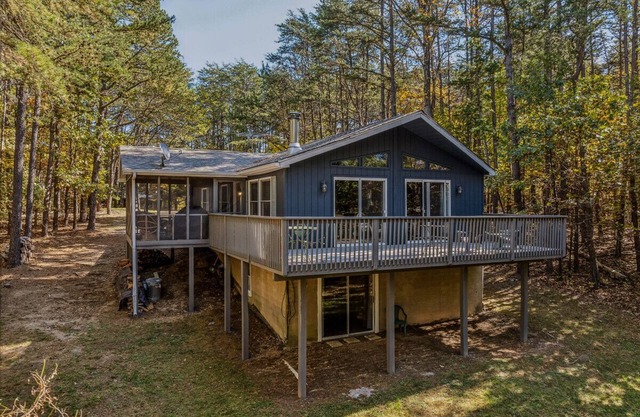 Mountain View - pets, grill, wifi, fire pit, screen porch, game room, deck, view