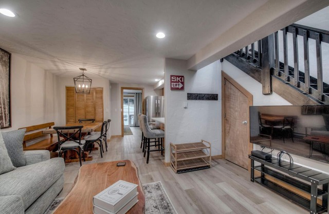 Mountain view ski townhouse
