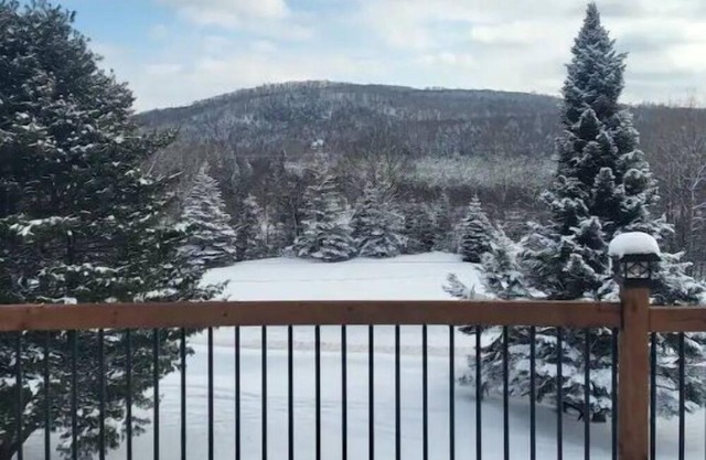 Mountain View with a HotTub, 7 mins-LacSimon