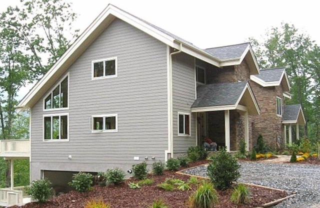 Mountain Views, 4 bedroom, Sleeps 12.