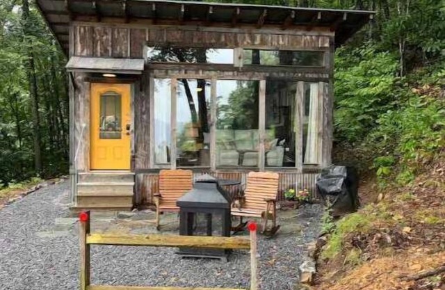 Mountaintop Glamping Cabin,Views!