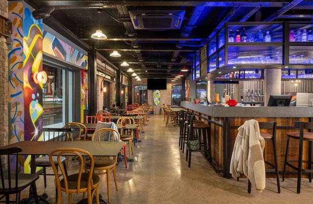 Moxy Cork