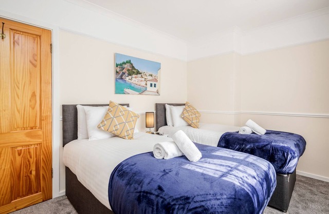 MPL Apartments - 4-bed Woodside House: Harry Potter Studios/Contractor/Corporate