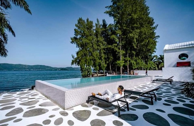 Mrs. Swan Hotel