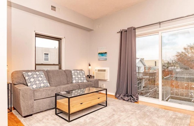 Mt Adams 1BR Great Location Steps from Monastery