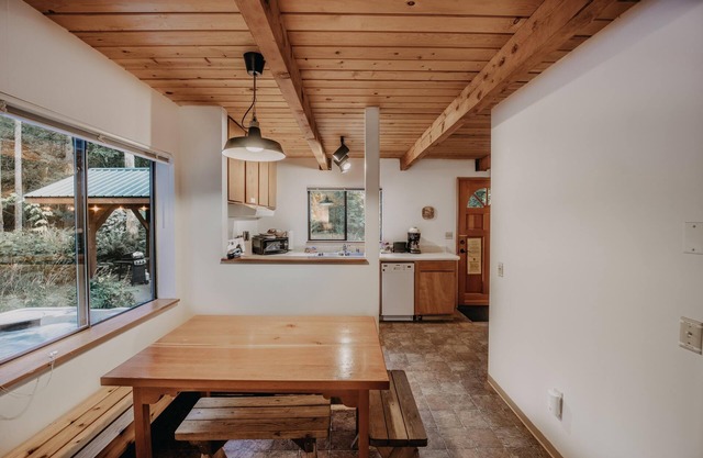 Mt Baker Lodging - Cabin 67 - Private 2-story Cabin With a Private hot tub