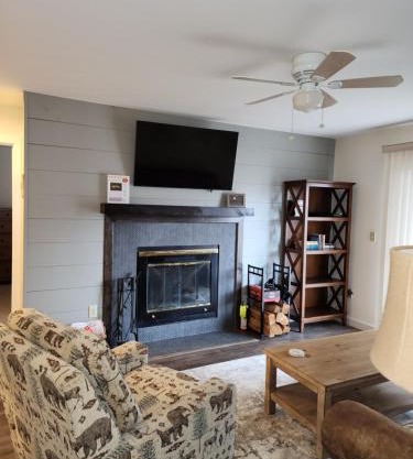 Mt Snow Condo with Pool Mountain Views Half Mile to Mtn