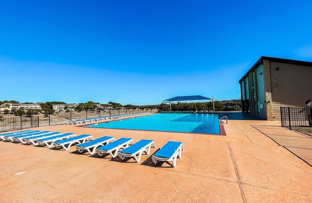 Multi-Family Golf Course Townhome Lake Travis Sleeps 14-16