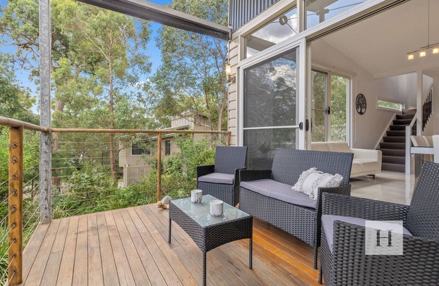 Murrays Lakeshore Getaway - Near Lake, Pool, Cafe!