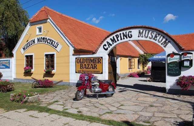 Muzeum Lesná:Penzion a camping