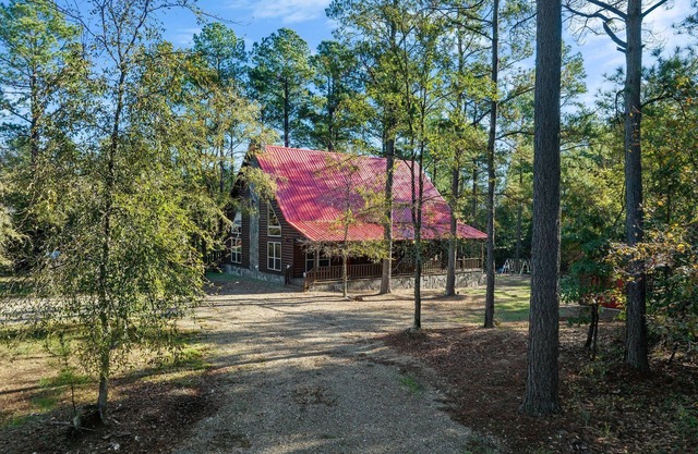My Best Friend's Cabin: 2 BR + Loft Game Room, 2 Bath, Sleeps 8