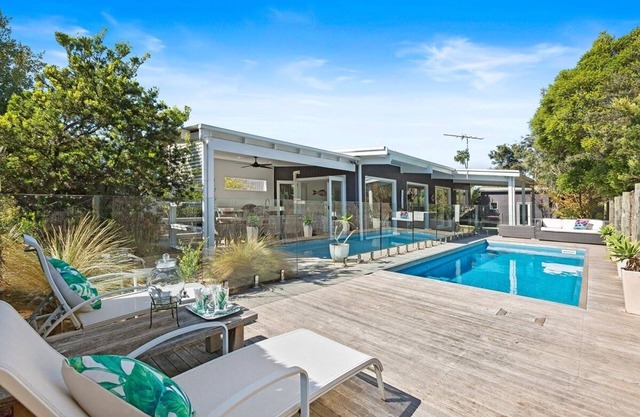 My Blue Waters - Family friendly holiday home with pool in Blairgowrie.