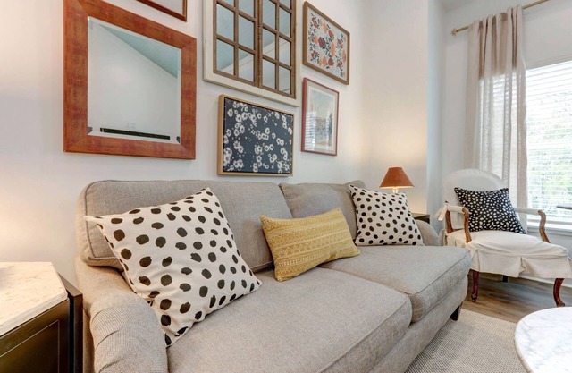 My Sunny Day - Airy Loft W/Mural - 5 Min to SAV By Lucky Savannah