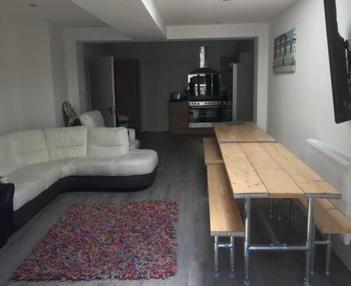 Myrtle villa 10 bedrooms sleeps 28, 2 min to beach