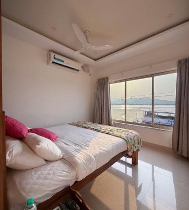 Nadhi Mane River-front Beach Stay