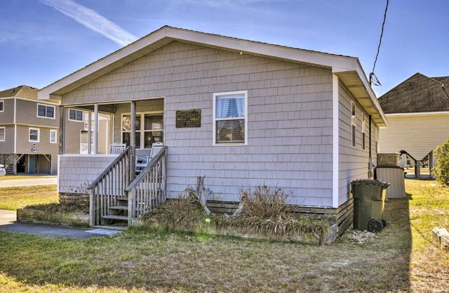 Nags Head Cottage Screened Porch, Walk to Beach!