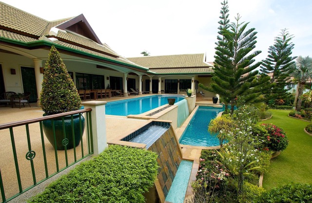 NAI HARN BEACH - Outstanding 6 Bedroom Pool Villa