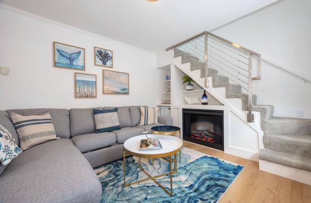 Nantucket Penthouse - walk to restaurants, beaches, activies & so much more