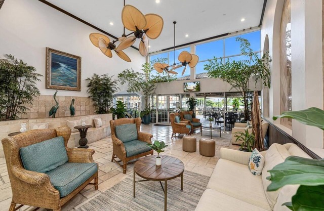 Naples Bay Retreat: 4 Comfortable Units with Bay View! Outdoor Pool & Hot Tub!