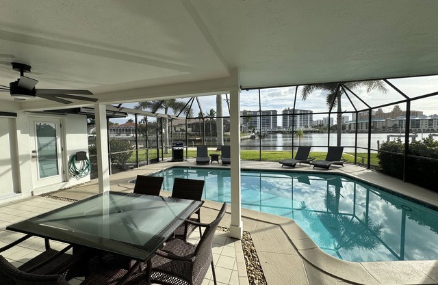 Naples Fl. Vanderbilt Beach Waterfront- Magnificent Vanderbilt Bay!